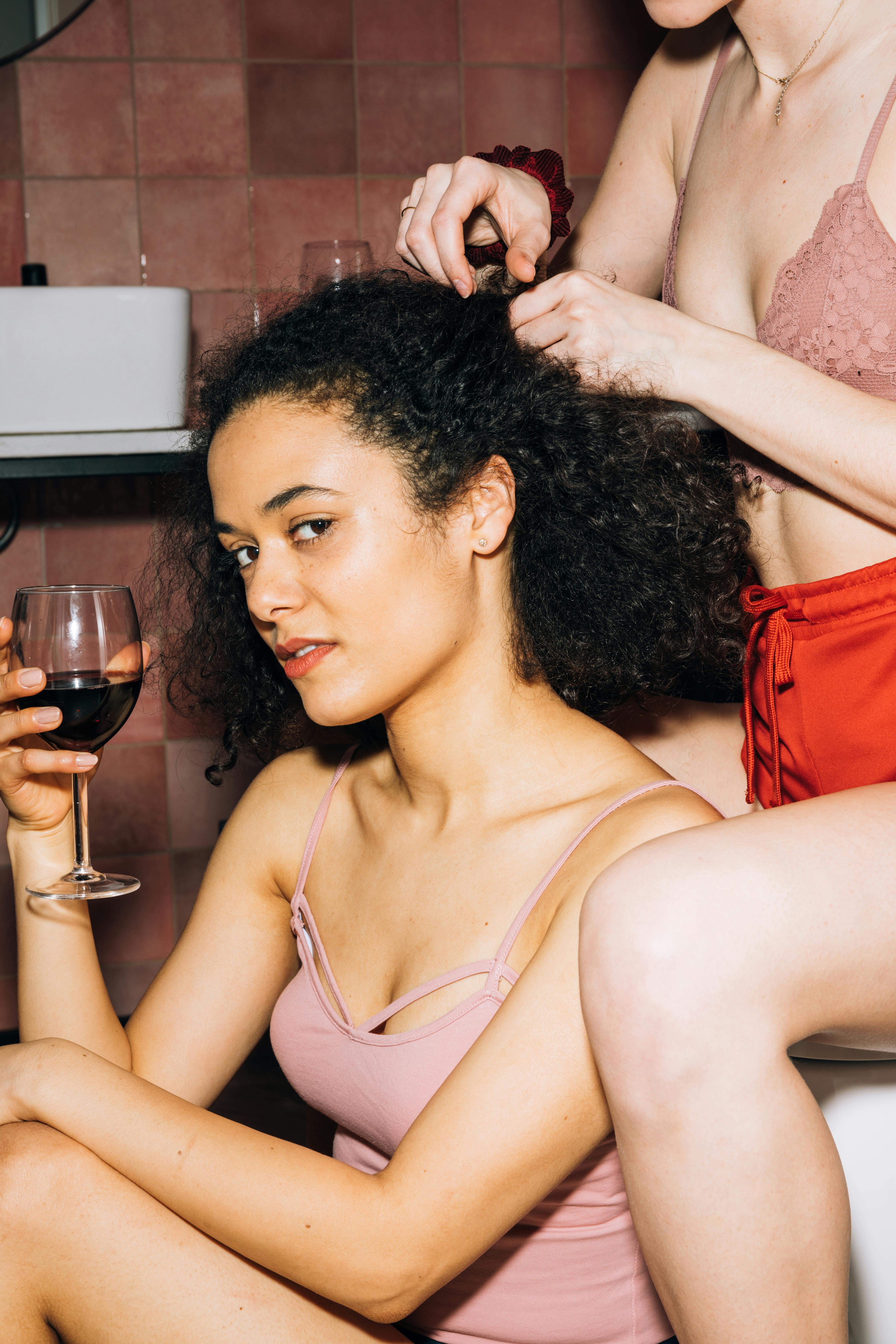 水蜜桃86测评：通勤妆面中的低饱和甜润感